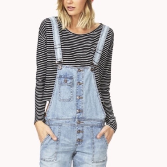 Forever 21 Pants - 📦Forever 21 Light Wash Denim Shorts Overalls